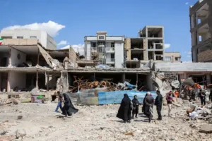 ईरान में क्षतिग्रस्त इमारत