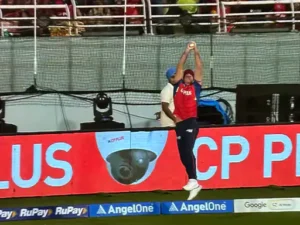 PBKS vs GT Match: जैवियर बार्टलेट ने शानदार कैच पकड़ा