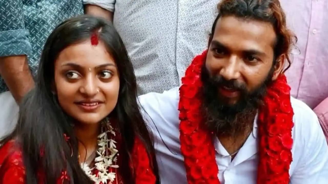 Mahakumbh viral girl case: