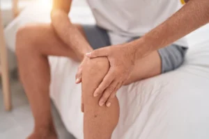 Knee Pain Relief Tips: घुटनों के दर्द से बचाव के उपाय