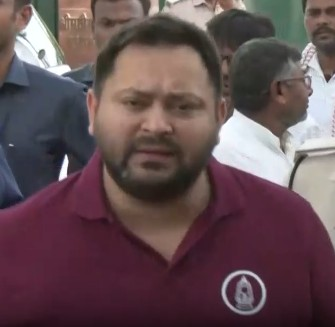 Patna: नीतीश कुमार को सीएम पद छोड़ने के लिए विवश किया गया, तेजस्वी ने कसा ये तंज...