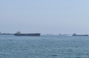 Hormuz Strait Crisis: होर्मुज पर ईरान सख्त, अनुमति से होगी आवाजाही