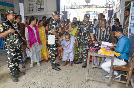 पश्चिम बंगाल की फलता सीट पर मतगणना जारी