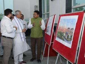 हेलीकॉप्टर छोड़ ट्रेन से यात्रा पर निकले राज्यपाल