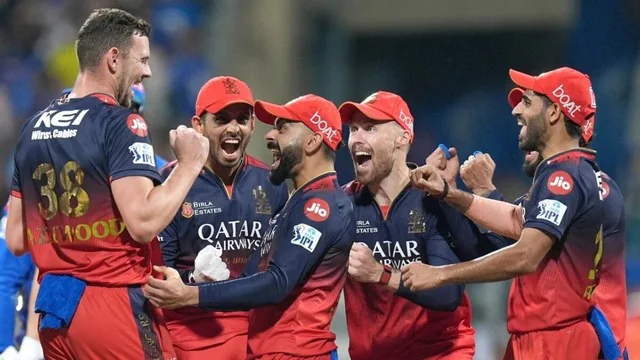 RCB: रॉयल चैलेंजर्स बेंगलुरु ने आईपीएल 2026 का खिताब जीतकर इतिहास रच दिया है। अहमदाबाद के नरेंद्र मोदी स्टेडियम में खेले गए फाइनल मुकाबले में आरसीबी ने गुजरात