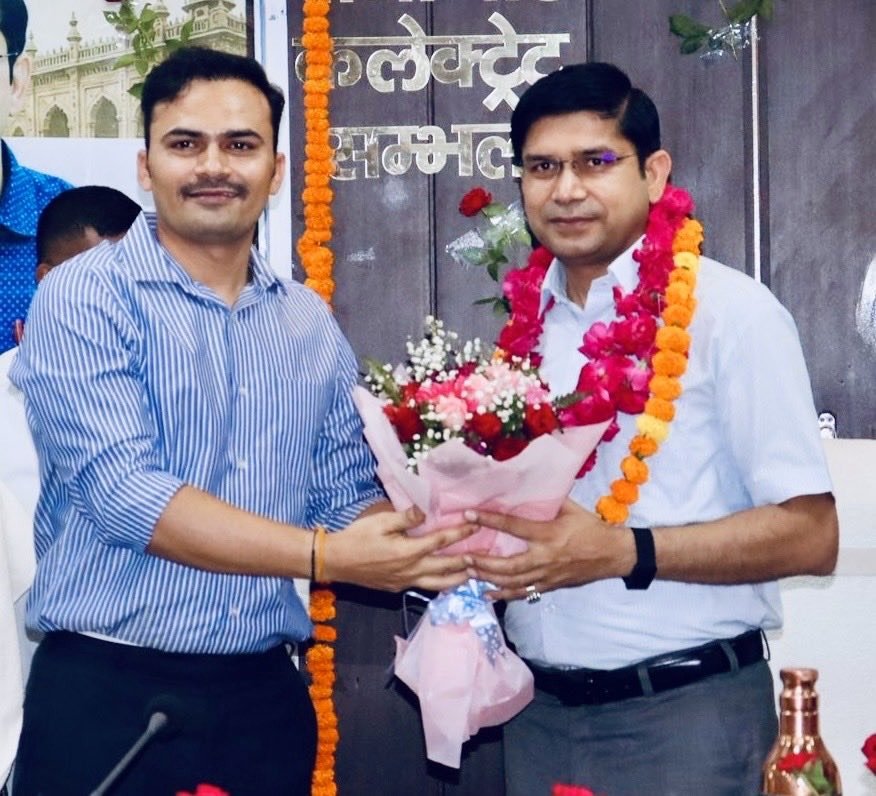संभल डीएम डॉ. राजेंद्र पैंसिया को विदाई दी