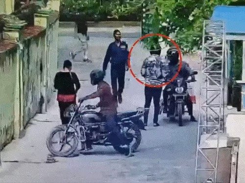 पटना में पिस्टल सटाकर दंपती से लूटपाट