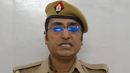 'काले अंग्रेज चला रहे पुलिस विभाग':लखनऊ में कांस्टेबल ने