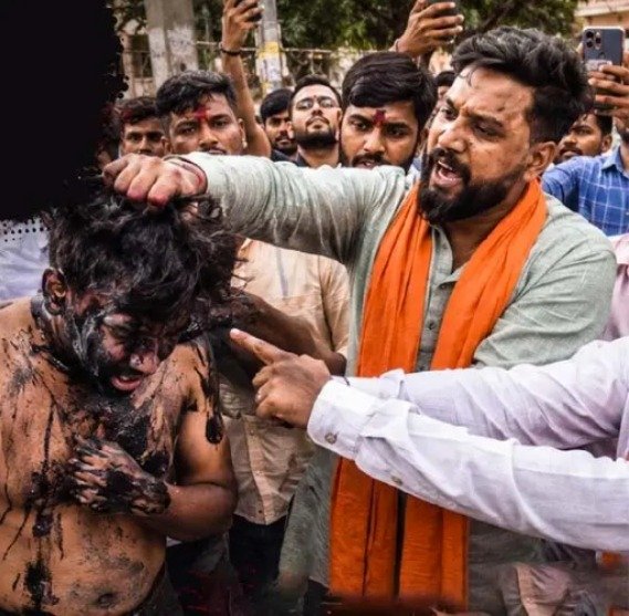 Arif Khan was caught in a hotel with a Hindu girl in Bhopal