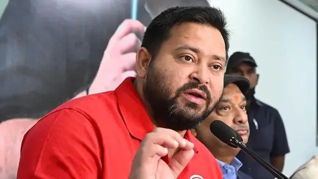 पेपर लीक पर तेजस्वी का हमला