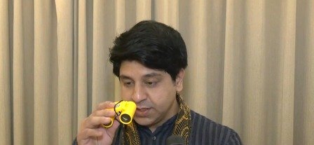 केरल में पूर्ण बहुमत मिलने के बावजूद कांग्रेस बीते एक हफ्ते में मुख्यमंत्री नहीं चुन पाई