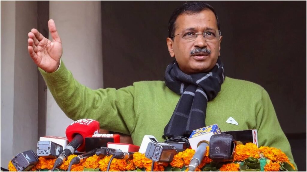 चलती बस में महिला से गैंगरेप पर सियासत तेज, केजरीवाल