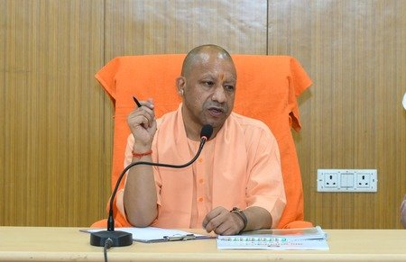 सीएम योगी ने राज्य कर विभाग की समीक्षा की