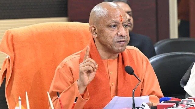 पुलिस आवास परियोजनाओं पर CM योगी सख्त