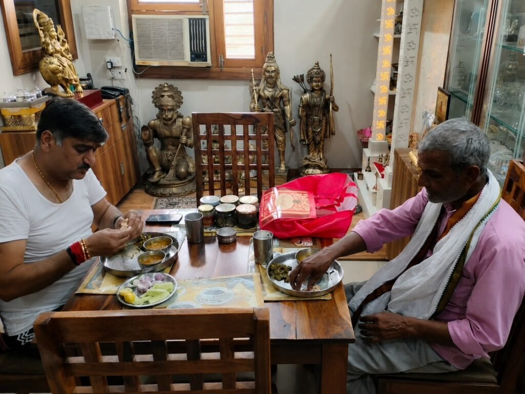 अलीगढ़ के वर्तमान सांसद सतीश कुमार गौतम