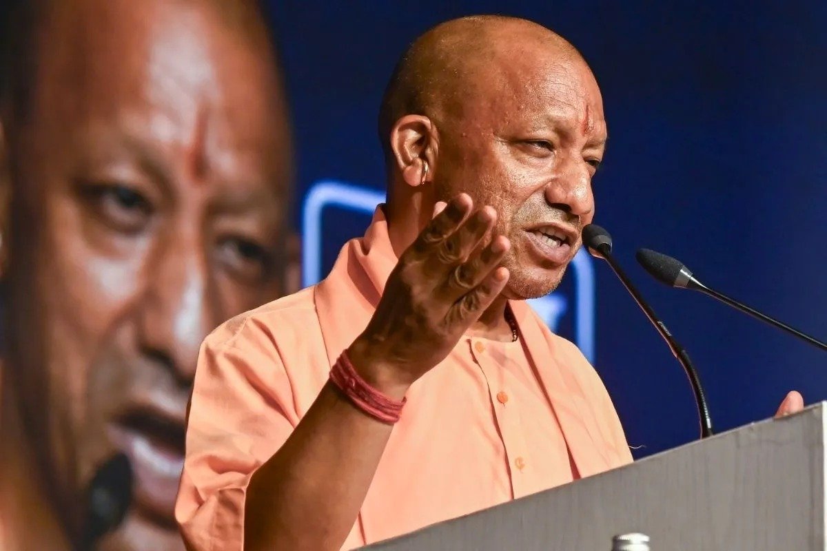 मऊ में दहाड़े CM योगी