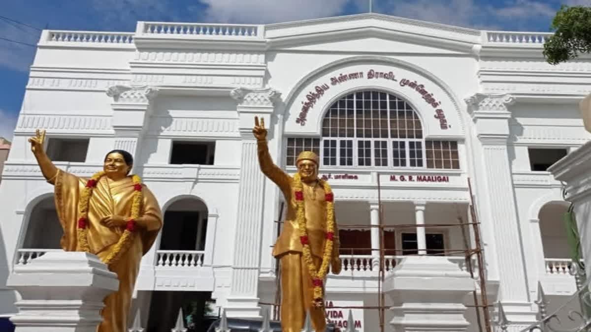 Tamil Nadu: अभिनेता विजय को समर्थन के मुद्दे पर टूट सकती है एआईएडीएमके, दो तिहाई विधायक तैयार