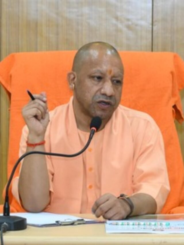 बिजली कटौती पर CM योगी का बड़ा एक्शन! 24 घंटे सप्लाई का आदेश, 2 अफसर सस्पेंड