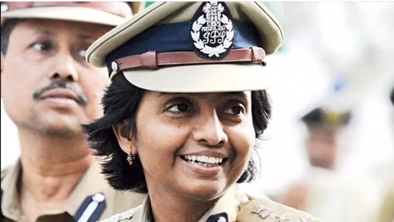 IPS Damayanti Sen: कौन हैं बंगाल की IPS दमयंती सेन, जिन्हें ममता ने किया साइडलाइन… अब सुवेंदु ने दी बड़ी जिम्मेदारी!