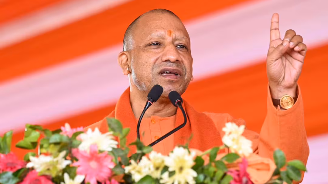 CM योगी का बड़ा ऐलान 15 जून से पहले हाईटेक होगा जेवर एयरपोर्ट, 110 इलेक्ट्रिक बसों से बदलेगी ट्रांसपोर्ट व्यवस्था