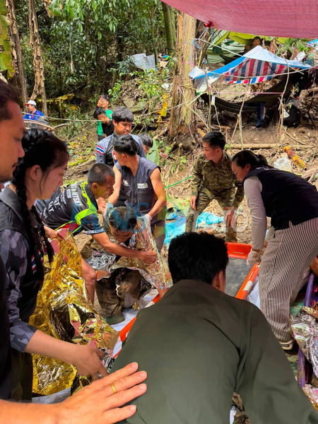 Laos: सोना खोजने के लिए गुफा में घुसे और वहीं फंसे रह गए, 10 दिन बाद रेंगकर आए बाहर