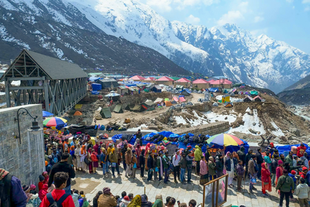 Uttarakhand: चारधाम यात्रा के लिए उमड़ रही श्रद्धालुओं की भीड़, अब तक 7 लाख 72 हजार लोग कर चुके दर्शन
