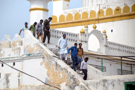 Allahabad: हाईकोर्ट ने सार्वजनिक जमीन पर नमाज की अनुमति देने से किया इनकार, जानिए कोर्ट ने क्या अहम बात कही ?