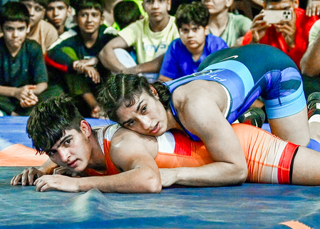 New Delhi: सुप्रीम कोर्ट से अनुमति मिलते ही विनेश फोगाट ने जताए अपने इरादे, 7-1 से जीता पहला मुकाबला