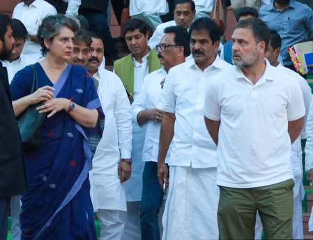 New Delhi: कांग्रेस आलाकमान के गले की हड्डी बना केरल, वेणुगोपाल को लेकर राहुल-प्रियंका निशाने पर, पार्टी में विद्रोही तेवर