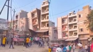 Karawal Nagar Building: चार मंजिला इमारत गिरने से मचा हड़कंप