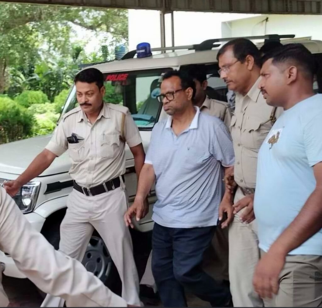 TMC MLA ARREST: पश्चिम बंगाल में सत्ता परिवर्तन के बाद कथित भ्रष्टाचार के मामलों पर कार्रवाई तेज होती दिखाई दे रही है। इसी क्रम में पूर्वी बर्दवान जिले के कालना क्षेत्र से तृणमूल
