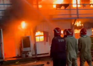 Delhi Colony Fire: उद्योग भवन के पास मजदूर बस्ती में भीषण आग