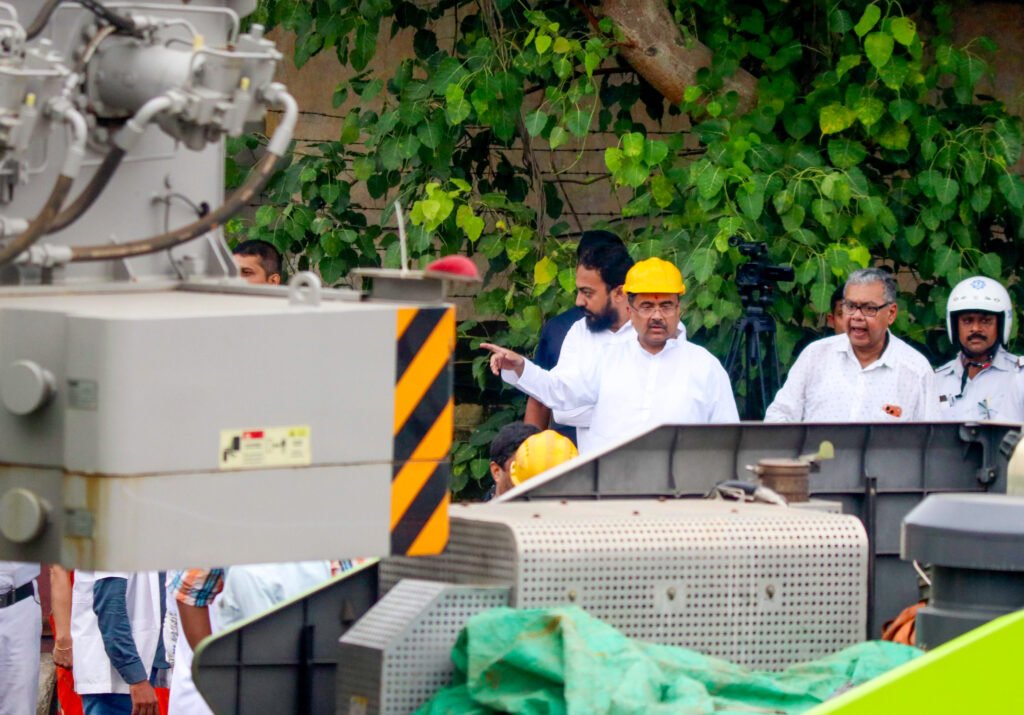 Kolkata warehouse accident: कोलकाता गोदाम हादसे में पाँच मरे