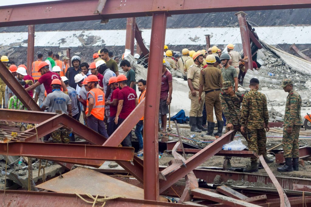 Kolkata warehouse accident: कोलकाता गोदाम हादसे में पाँच मरे