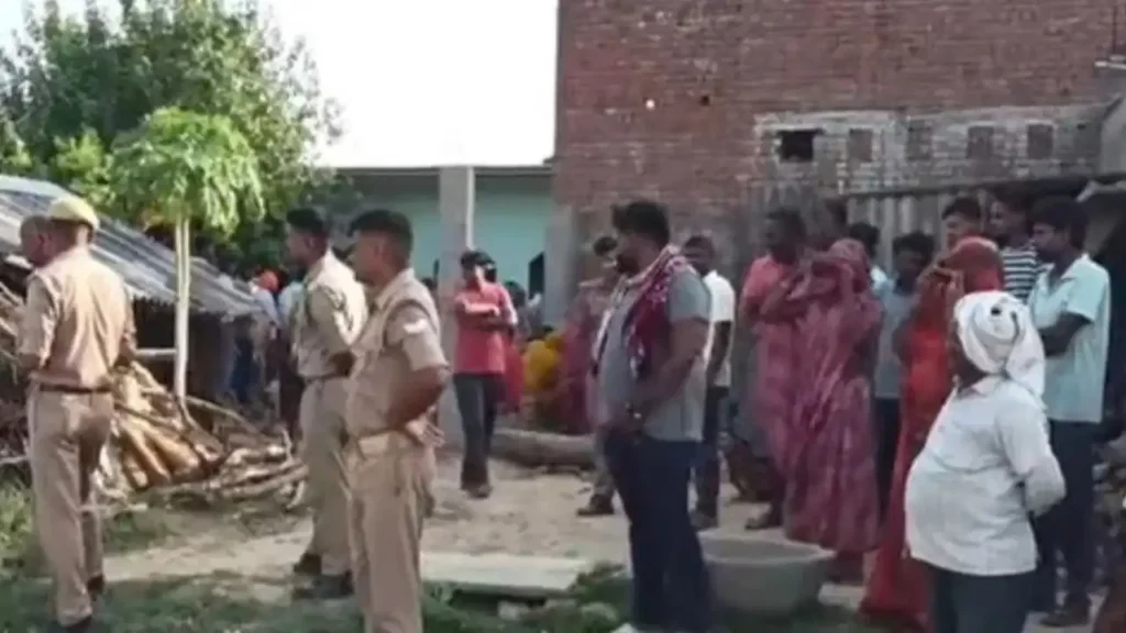 एक ही परिवार के तीन लोगों का कत्ल