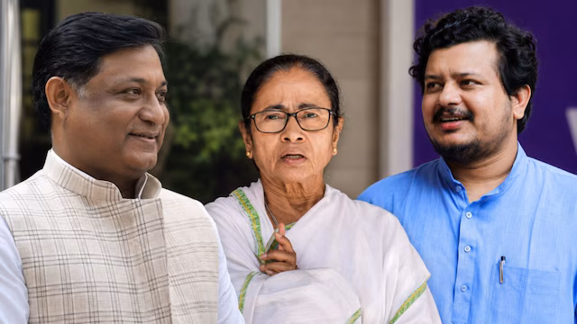 TMC Internal Crisis: TMC में मचा सियासी घमासान
