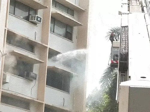 दिल्ली के प्रतिष्ठित संस्थान में अचानक लगी आग