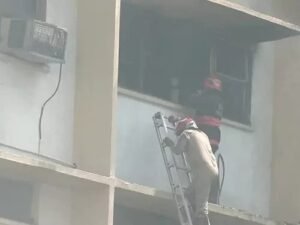 ITO Delhi Fire: दिल्ली के प्रतिष्ठित संस्थान में अचानक लगी आग