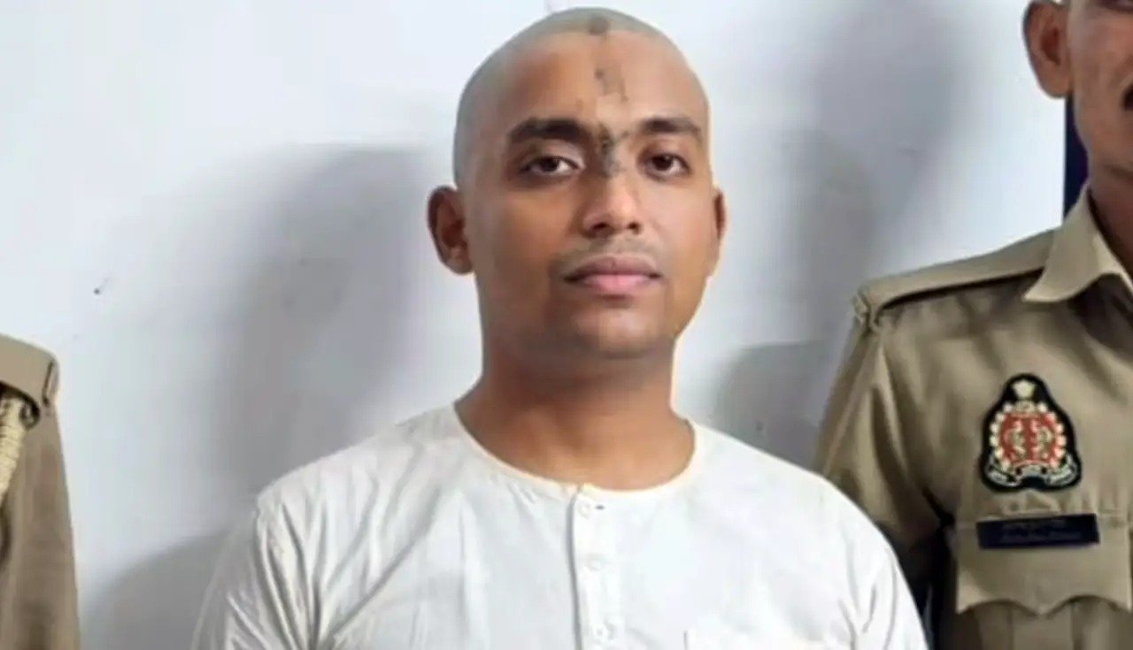 मथुरा में फर्जी साधु गिरफ्तार