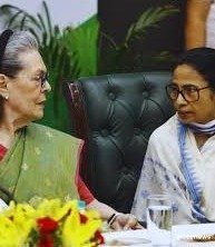 सोनिया-ममता की जुगलबंदी से सियासी हलचल तेज, इंडिया गठबंधन की बैठक में क्या कुछ हुआ? जानें सभी बड़े अपडेट्स