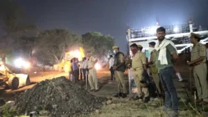 वाराणसी में मस्जिद पर बुलडोजर कार्रवाई