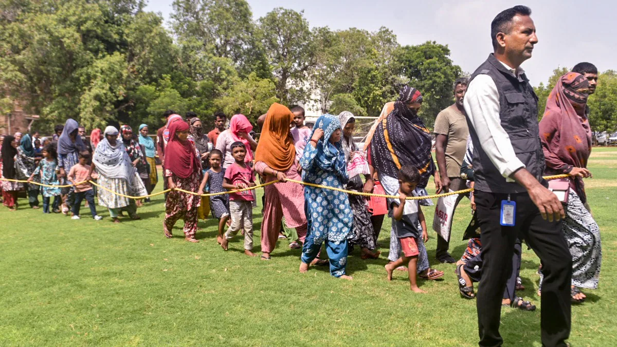India-Bangladesh Border: अपने ही नागरिकों को लेने से पीछे हटा बांग्लादेश, सीमा पर आमने-सामने BSF और BGB