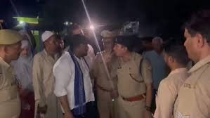 मजार की दीवार हटाने पर धामपुर में बवाल
