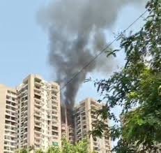 Noida Fire Incident: नोएडा 21वीं मंजिल के फ्लैट में आग लगी