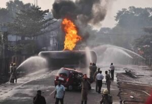 कौशांबी LPG टैंकर हादसा, टोल प्लाजा में आग