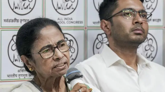 West Bengal: TMC की बैठक में बड़ा झटका, 80 में से 60 विधायक गायब, ममता बनर्जी ने रद्द की मीटिंग
