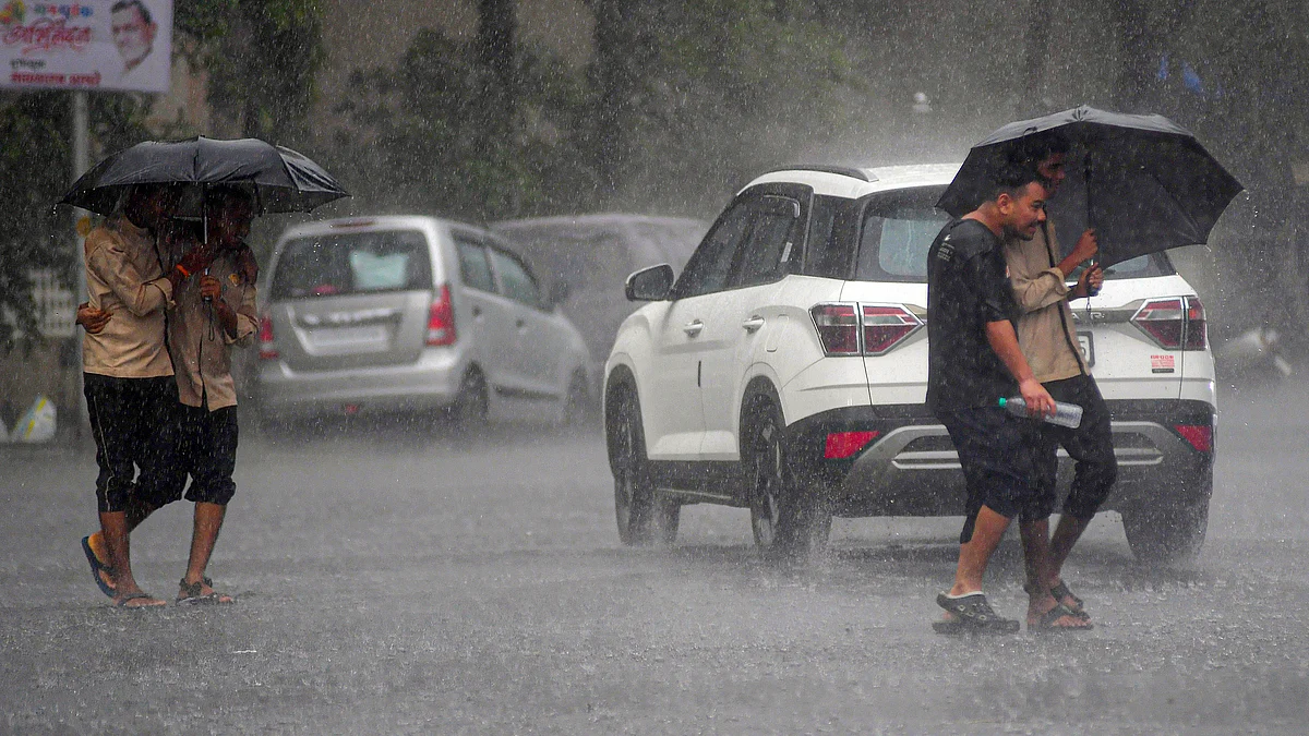 दिल्ली में बारिश, IMD का रेड अलर्ट