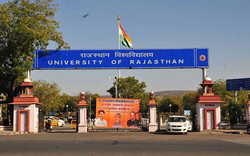 राजस्थान यूनिवर्सिटी का AI कांड! सवालों की जगह छपे जवाब, प्रशासन बोला- चुप रहो