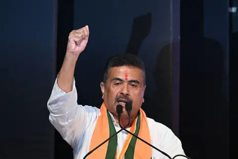 13 कैबिनेट और 22 राज्य मंत्रियों ने ली शपथ, शुभेंदु अधिकारी की टीम में कई बड़े चेहरों को मिली जगह, देखें पूरी लिस्ट