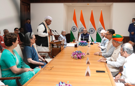 New Delhi: उच्च सदन में विपक्ष के नेता बने रहेंगे मल्लिकार्जुन खड़गे, राज्यसभा सांसद के तौर पर शपथ ली